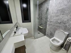 The Lakefront Residences (D22), Condominium #520040411